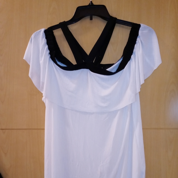 white blouse - Picture 2 of 3